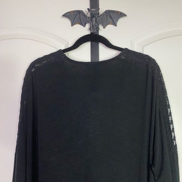 Torrid Black Top with Crochet Lace Accents, Soft, Stretchy, V-Neck Size 1X - Picture 4 of 9